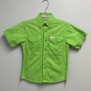 TIGER HILL Boys fishing, hiking outdoors Green Short Sleeve Shirt youth small.